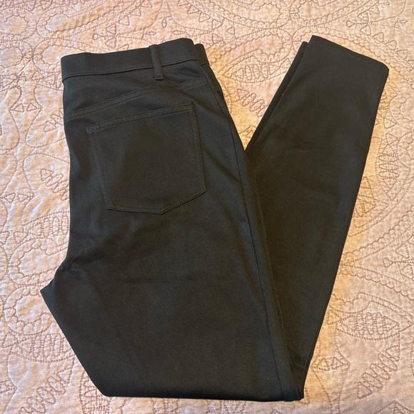Time & Tru black jeggings with functional back pockets - Picture 9 of 10